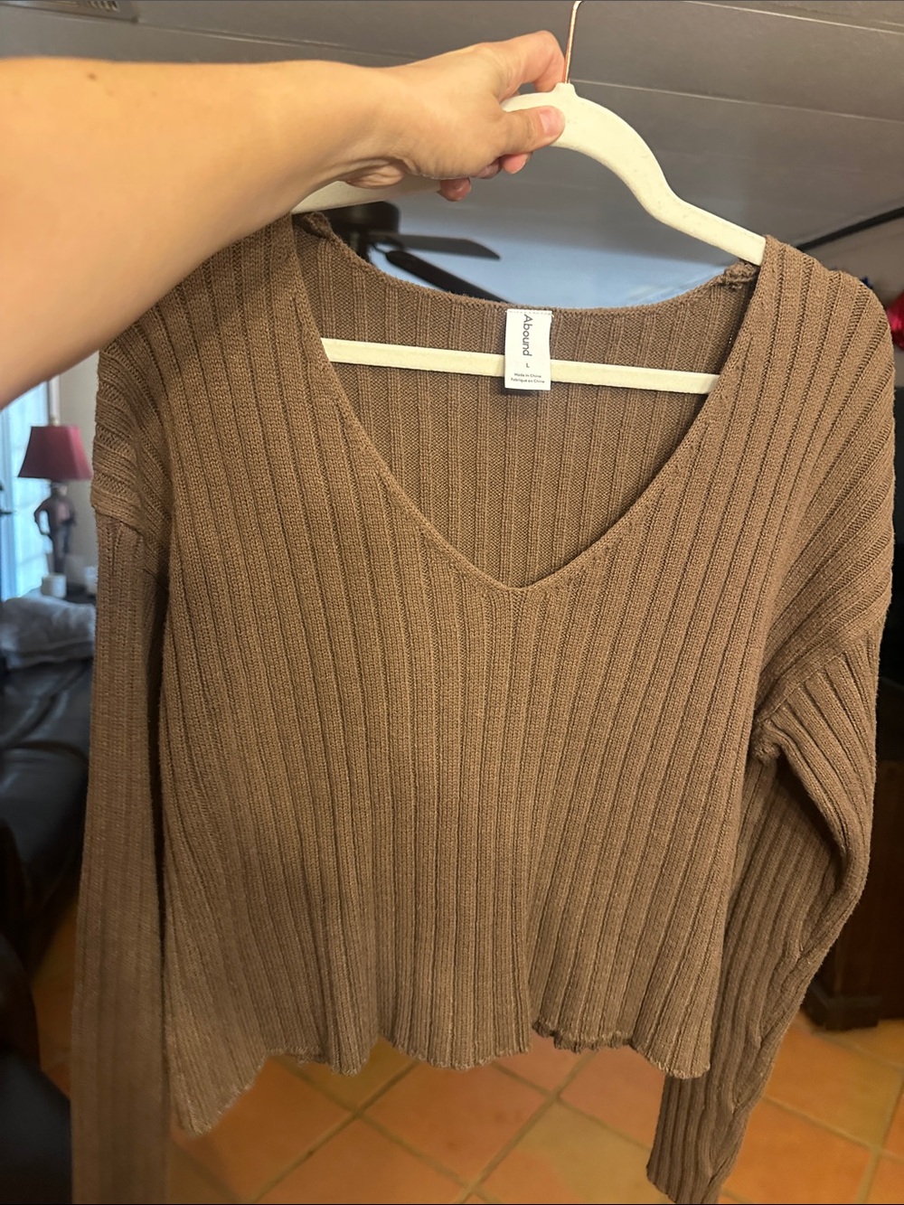 Abound Ribbed V-Neck Cropped Sweater in Brown Size L